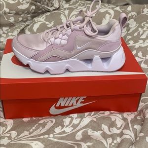 NIKE SNEAKERS